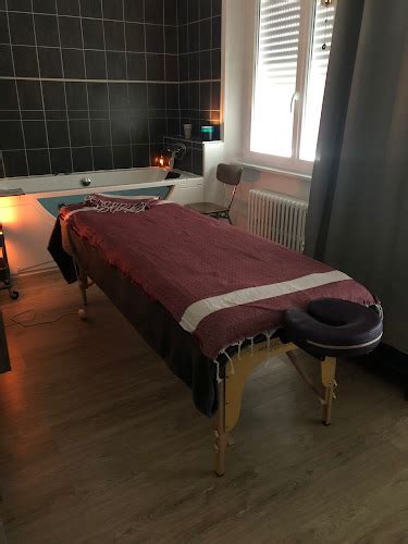 Sexual massage Lesneven